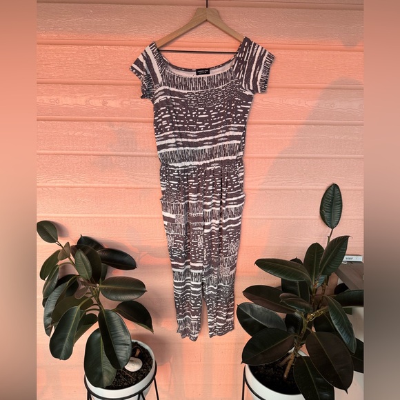 Grey & White Off-Shoulder Jumpsuit, Made in Hawaii - Picture 6 of 10